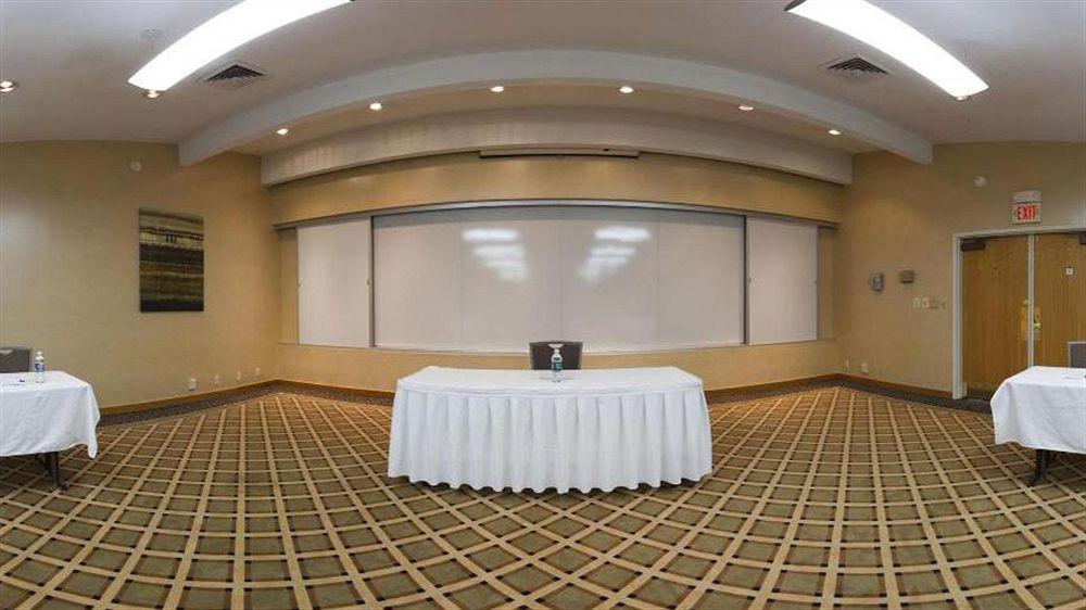 Holiday Inn Express Detroit-Warren/General Motors Technology Center By Ihg Bagian luar foto