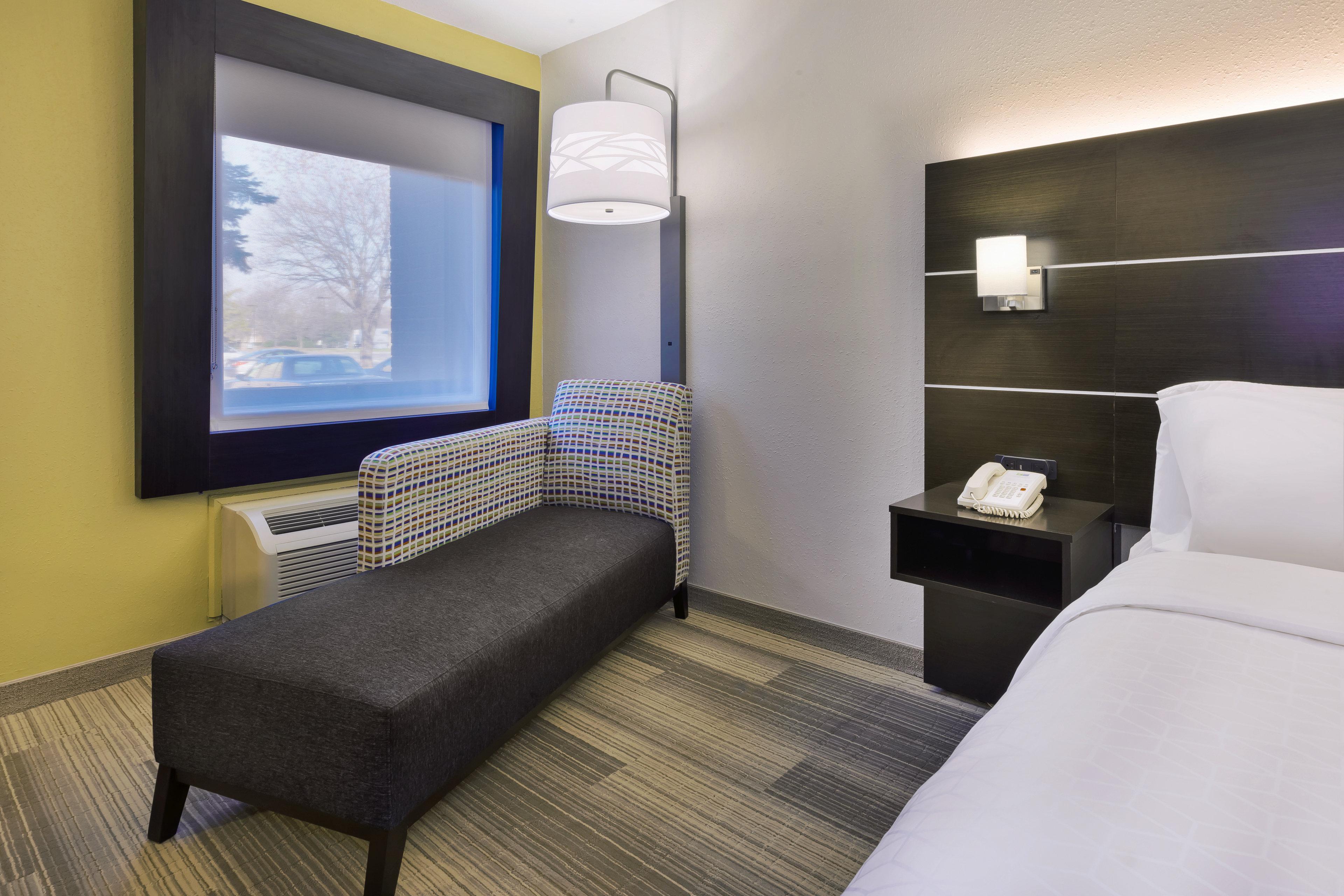Holiday Inn Express Detroit-Warren/General Motors Technology Center By Ihg Bagian luar foto