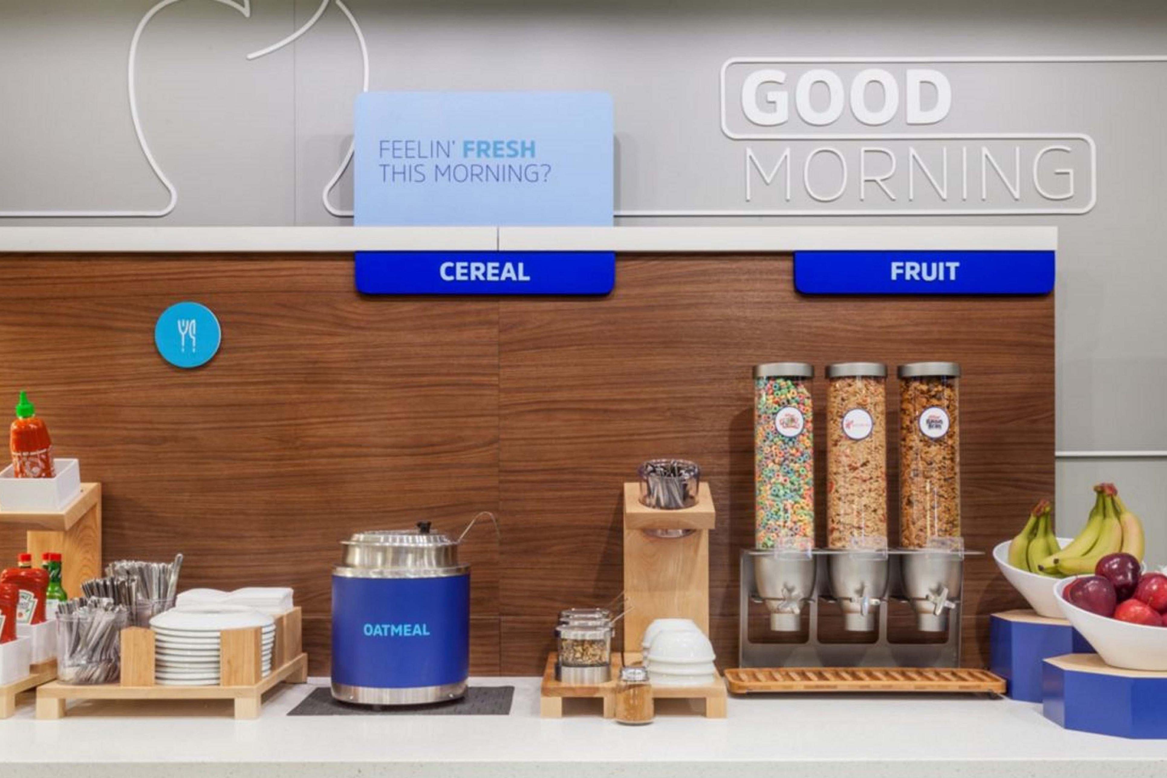 Holiday Inn Express Detroit-Warren/General Motors Technology Center By Ihg Bagian luar foto