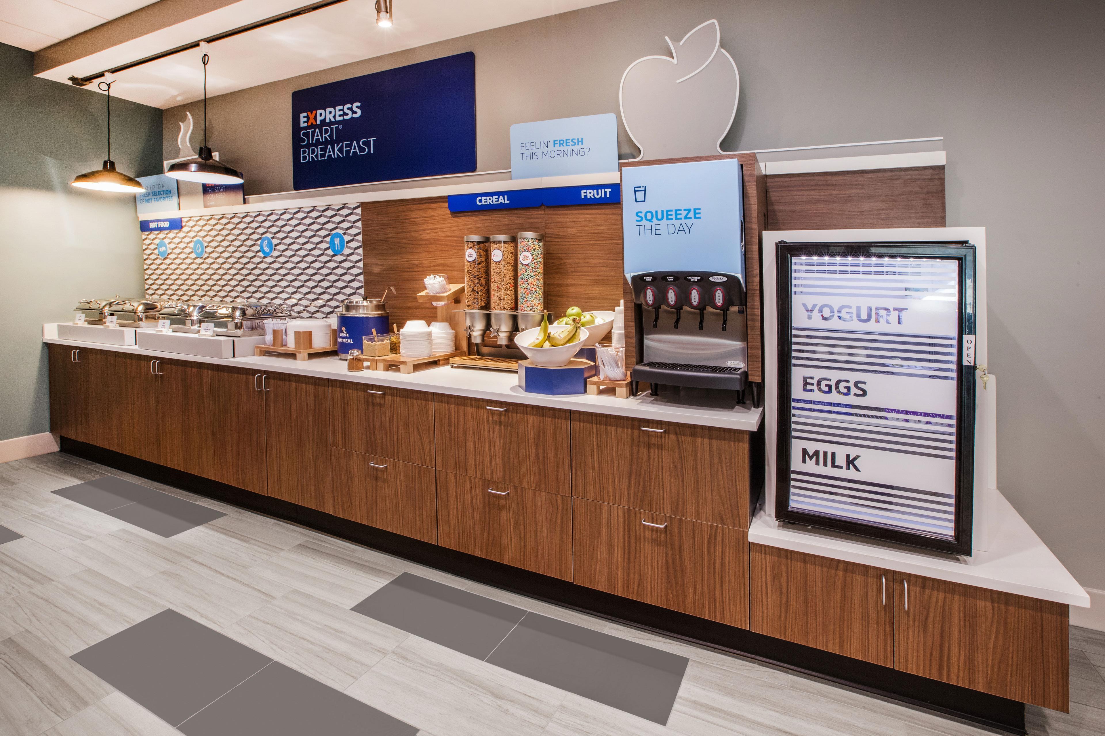 Holiday Inn Express Detroit-Warren/General Motors Technology Center By Ihg Bagian luar foto