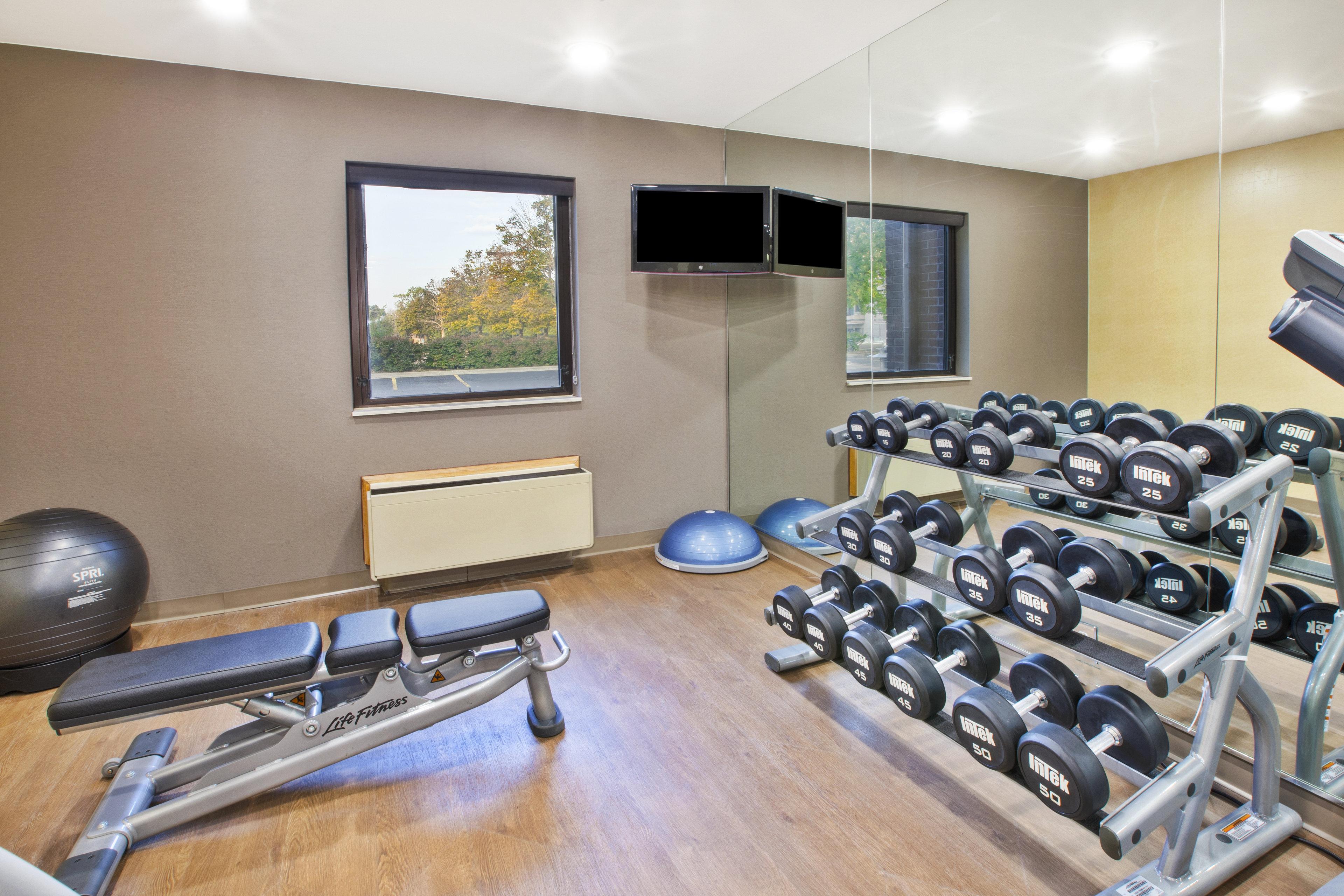 Holiday Inn Express Detroit-Warren/General Motors Technology Center By Ihg Bagian luar foto