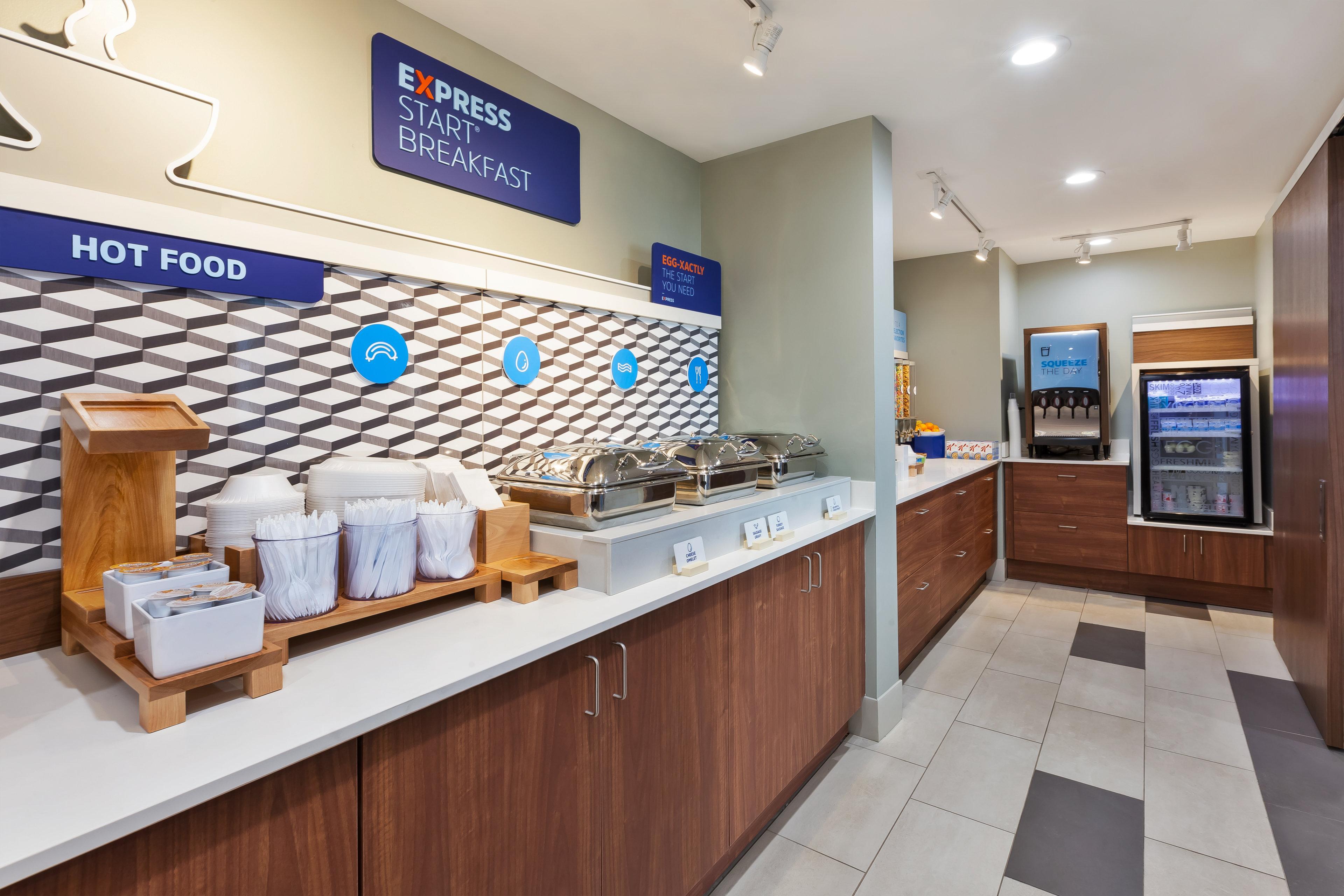 Holiday Inn Express Detroit-Warren/General Motors Technology Center By Ihg Bagian luar foto