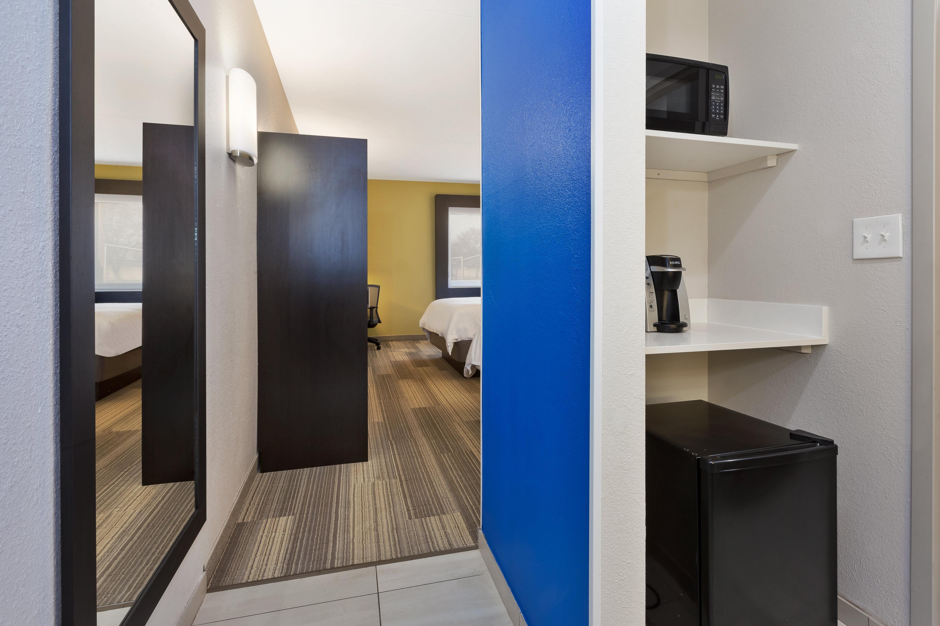 Holiday Inn Express Detroit-Warren/General Motors Technology Center By Ihg Bagian luar foto
