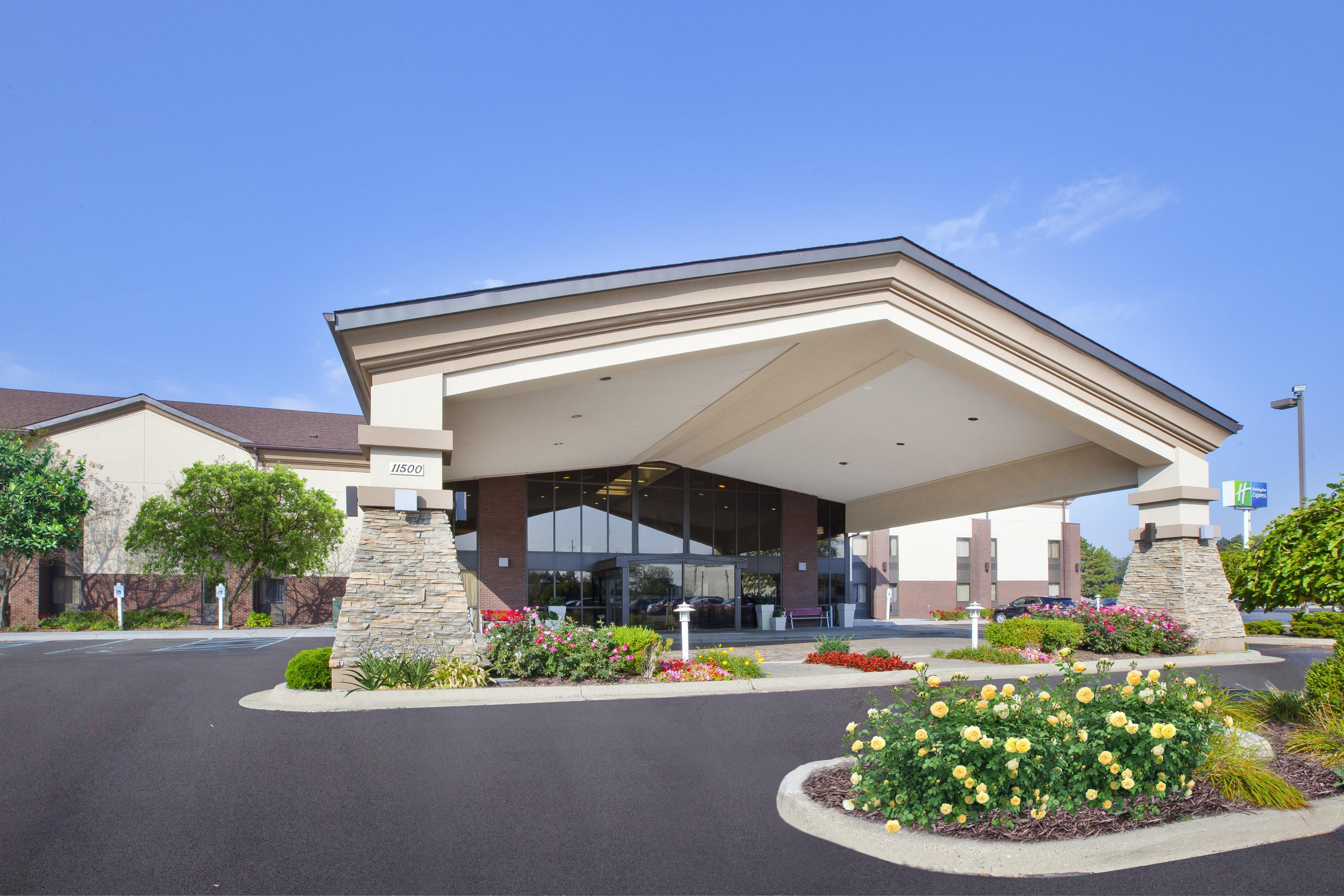 Holiday Inn Express Detroit-Warren/General Motors Technology Center By Ihg Bagian luar foto