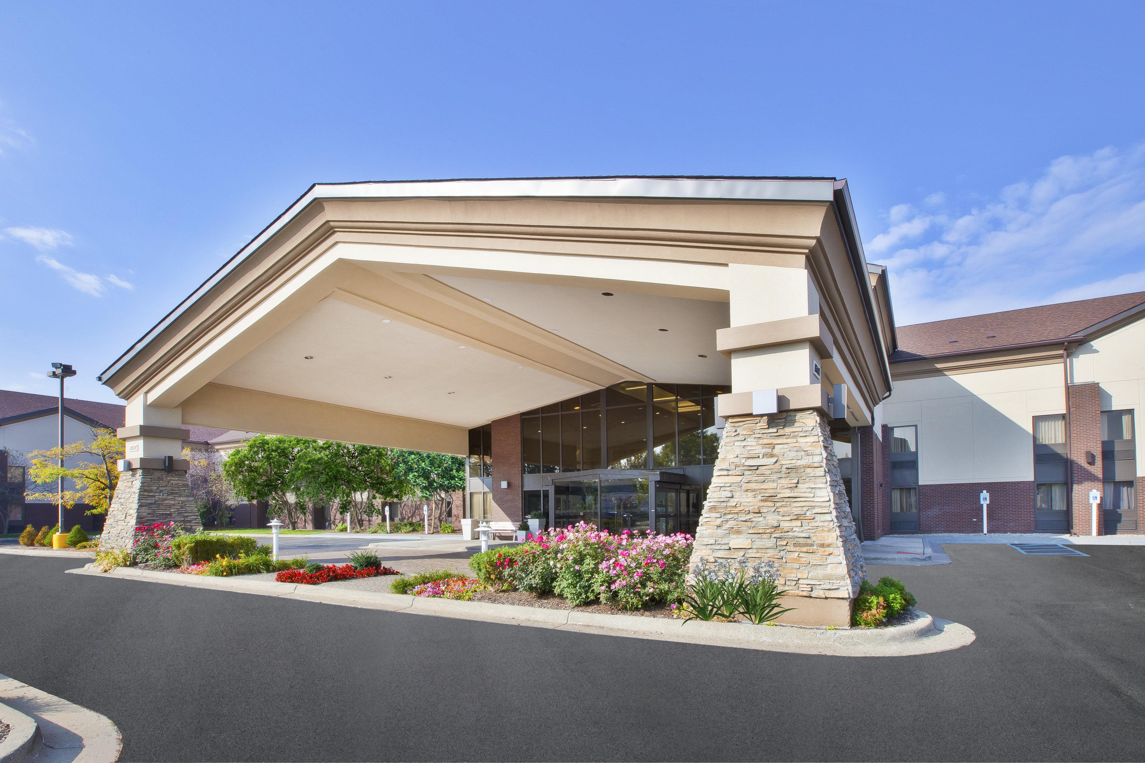 Holiday Inn Express Detroit-Warren/General Motors Technology Center By Ihg Bagian luar foto