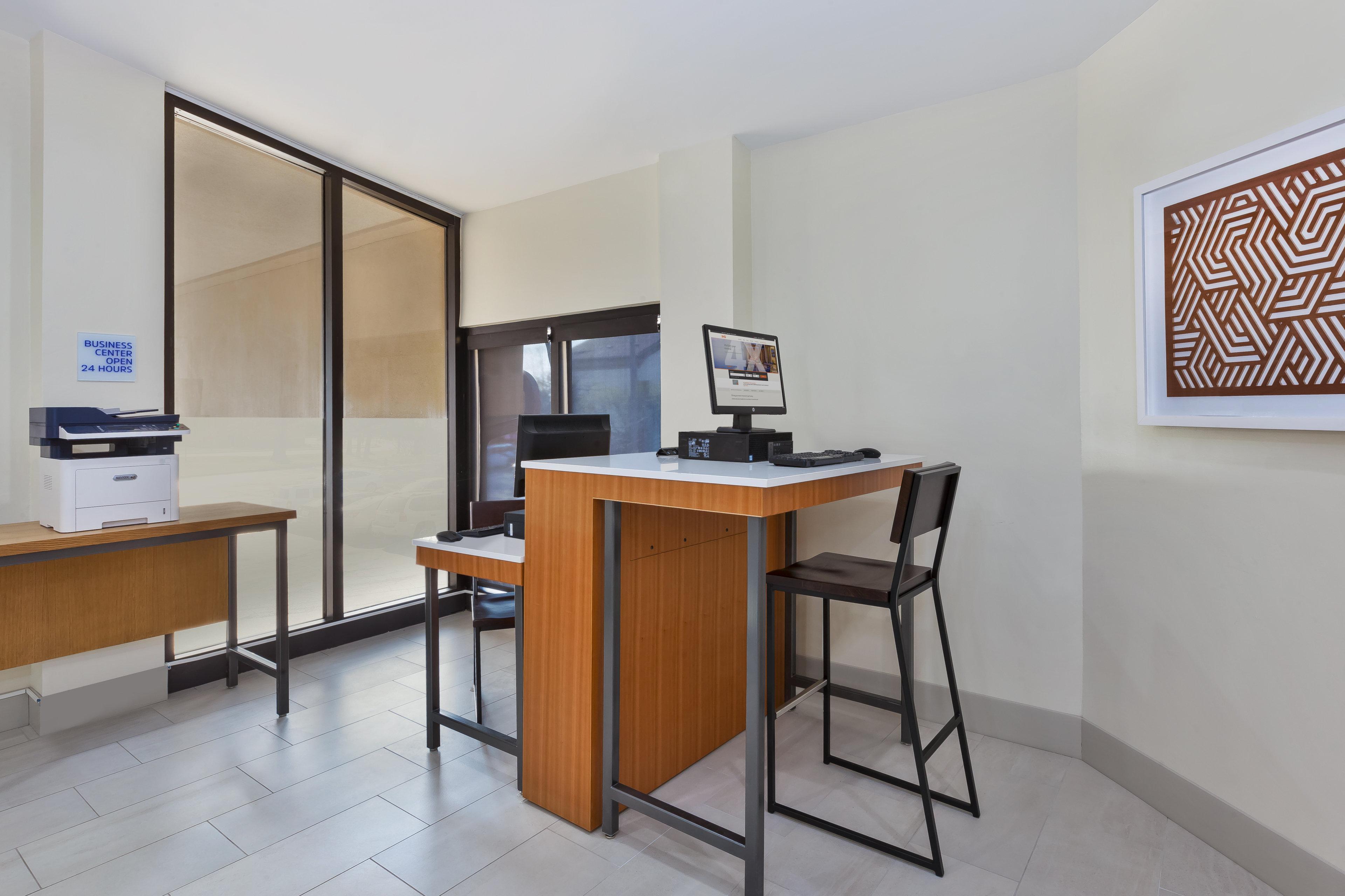 Holiday Inn Express Detroit-Warren/General Motors Technology Center By Ihg Bagian luar foto
